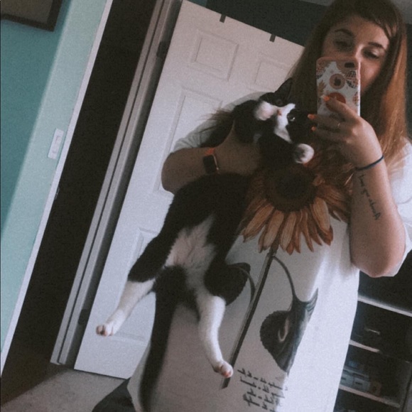 Meet your posher, Darci 🧡 - Picture 2 of 5